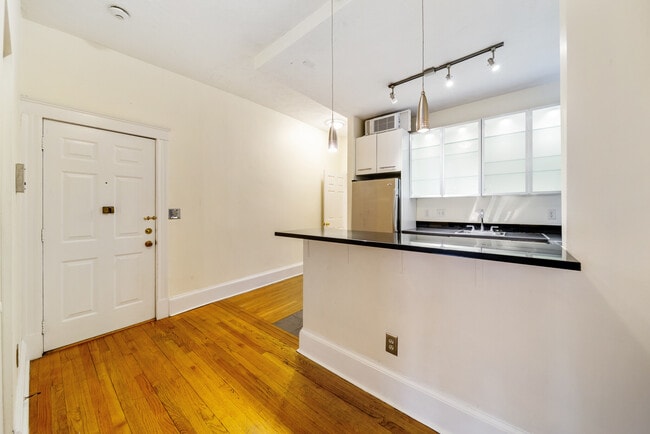 Photo - 137 Peterborough St Unidad 2