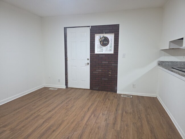 Photo - 4735 Cutler Dr NW