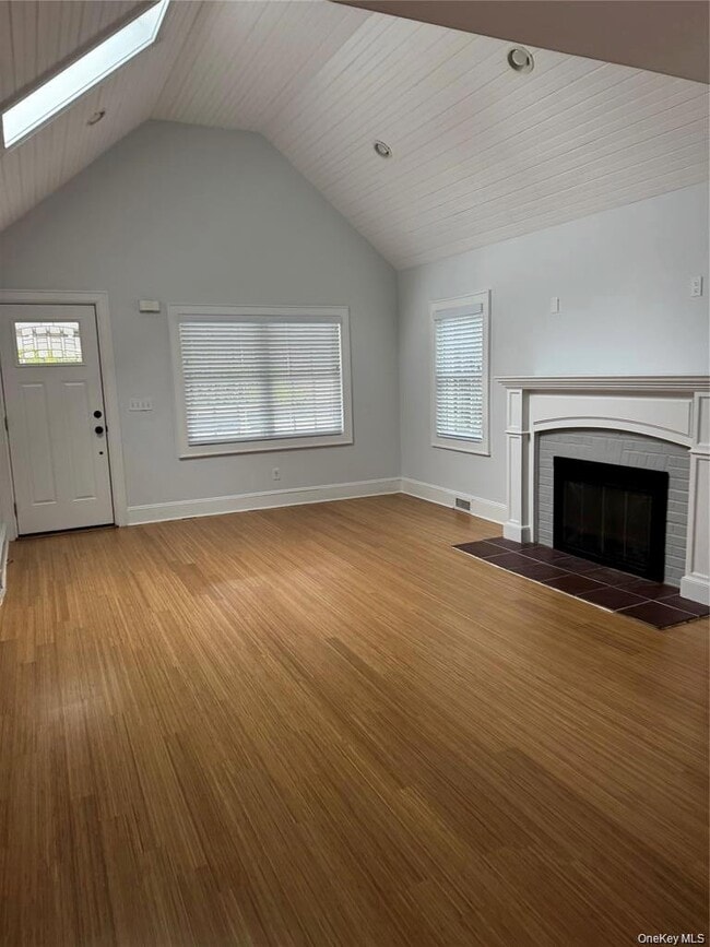 46 Clayton Ave