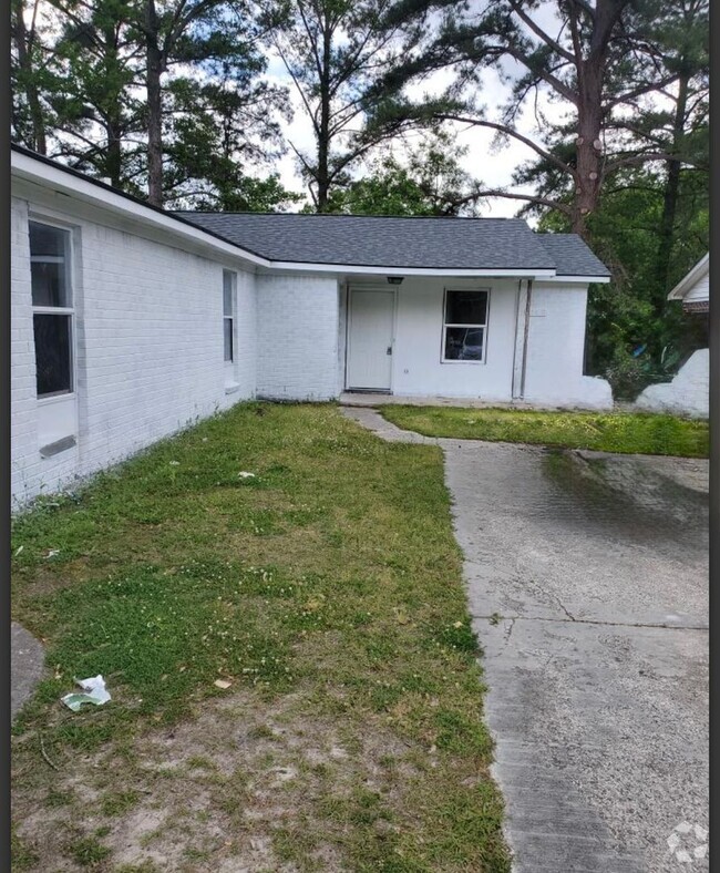 Building Photo - Summerville Duplex Rental