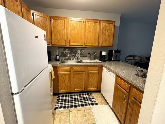 Photo - 5810 Oakwood Dr Unit 5C