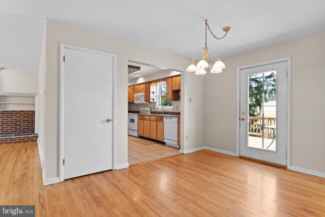 Photo - 213 Sunset Dr