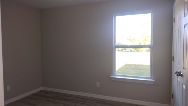 Photo - 1252 County St E