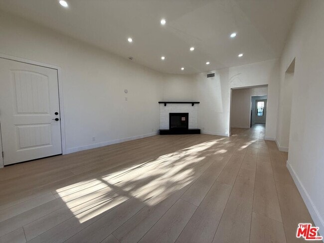 Building Photo - 6132 Whitsett Ave