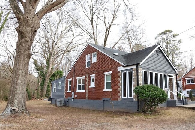 Photo - 1526 Childress Dr SW