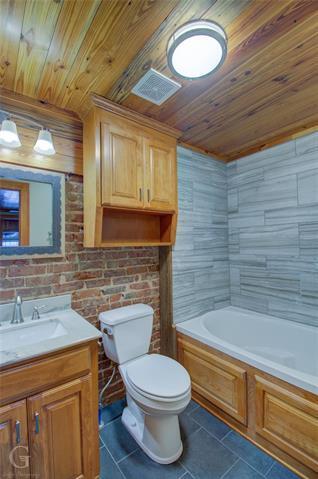 Photo - 716 Edwards St