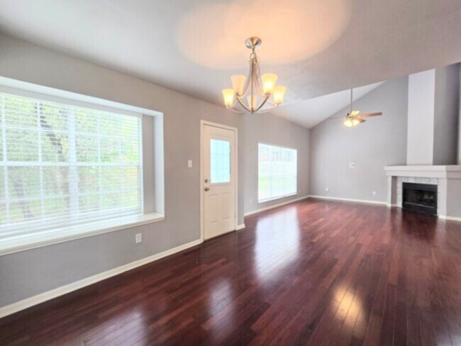 Photo - 5823 Timber Star