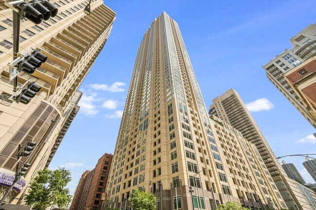 Building Photo - 33 W Ontario St Unit 30F Rental