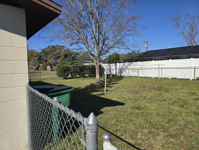 Large backyard - 38835 B Ave Unit Zephyrhills apartment
