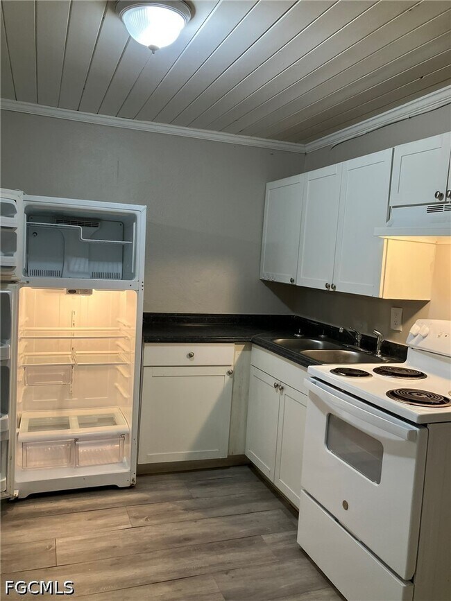 2643-2651-2651 Lafayette St