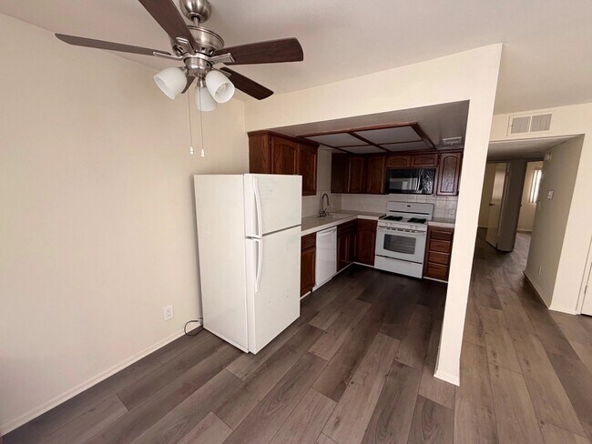 Photo - 11215 Camarillo Street,