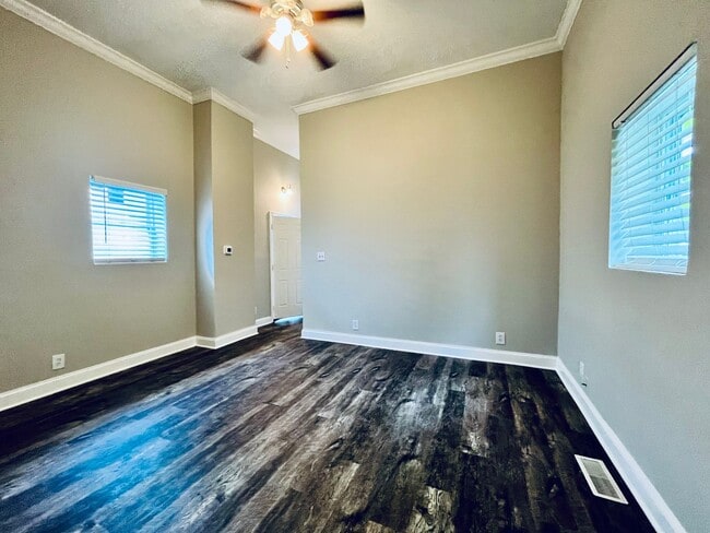 Photo - 430 E Caldwell St