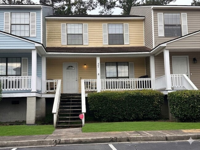 Photo - MOVE-IN SPECIAL: $500 OFF 1ST MONTH'S RENT!**