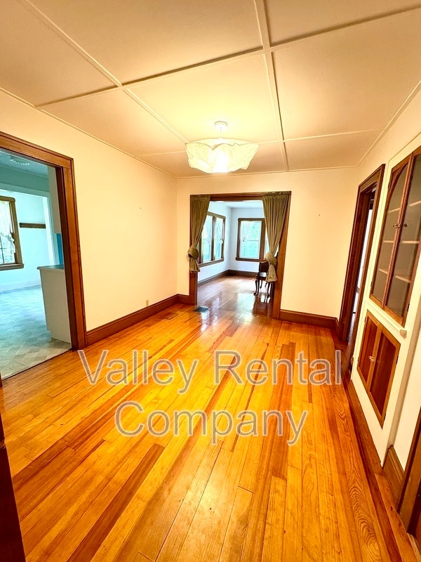 Photo - 323 Pelham Rd