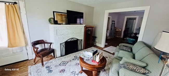 Photo - 610 Caplin St