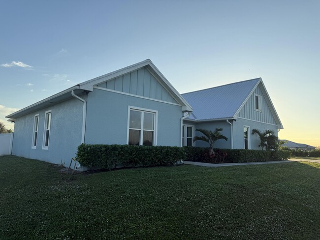 3533 Sky Valley Ln