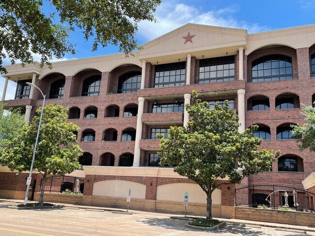 Loft-style living in EADO - 505 Bastrop St Condo Unit 306