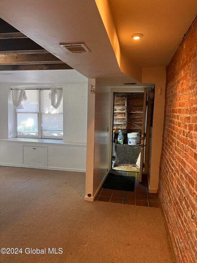 13 Myrtle Ave Townhome Townhome Rental in Albany NY