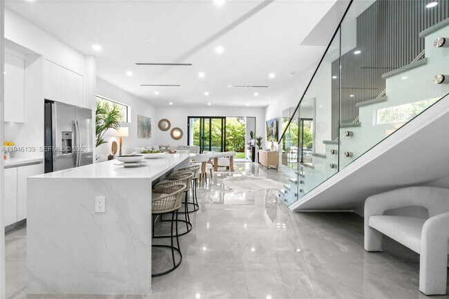 Photo - 325 SW 16th St