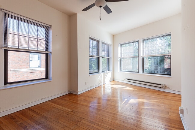 Building Photo - 662 W Cornelia Ave Unit 16