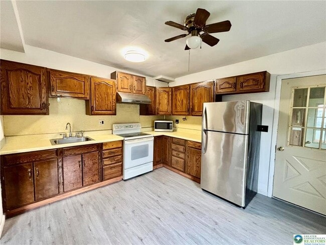 Photo - 639 S Main St