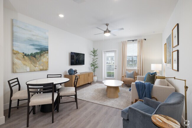 1BR, 1BA - 783SF - Dining Room, Living Room