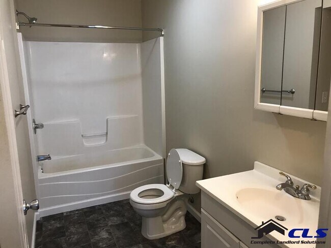 Photo - 828 N 12th St