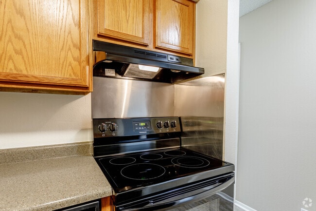 3BR, 1.5BA - 900SF