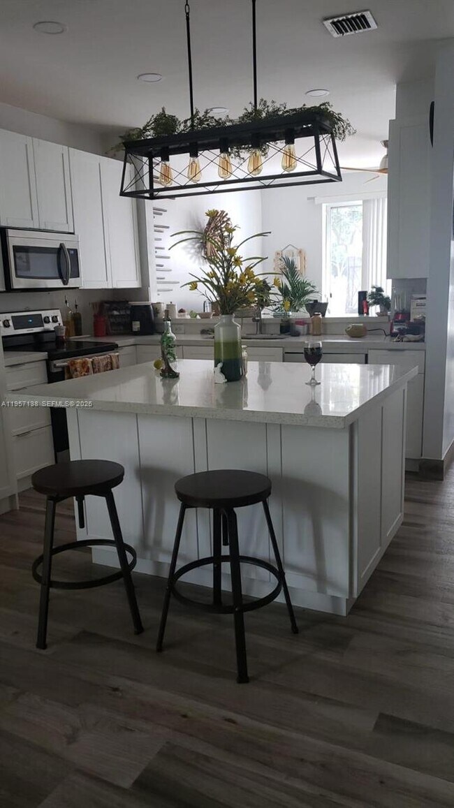 Photo - 7662 N Southwood Cir