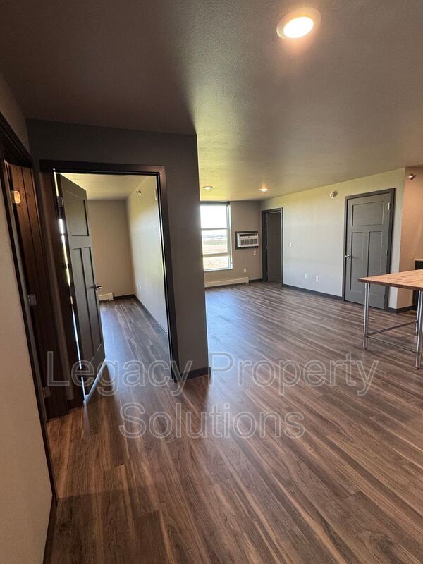 Photo - 226 E Greenfield Ln