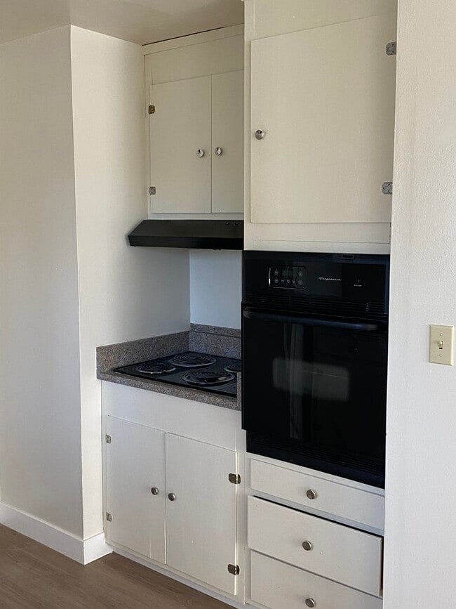 Photo - AVAILABLE NOW !!! NORTH VACAVILLE - E. MONTE VISTA AVE 1 bed/1 bath apartment! Private lot with l...