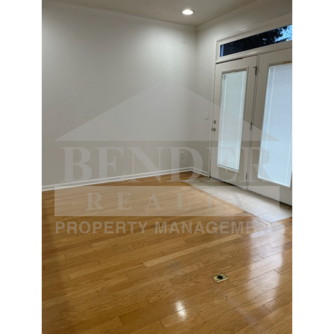 Photo - Emmyllie Ct- 130/132 Unidad 132