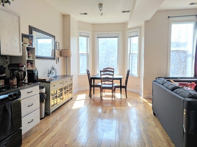 Building Photo - 2252 W Adams St Unit 2