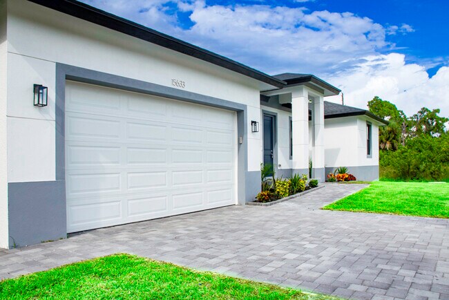 15633 Lakeland Cir