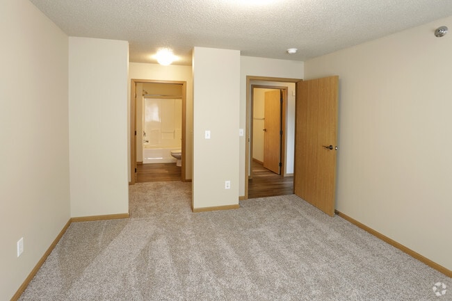 2BR, 2BA - 972 SF - Osgood Townsite Apartments