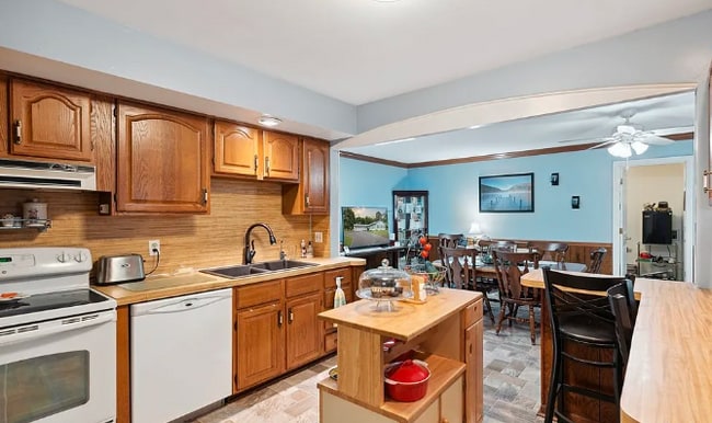 Photo - 1558 Montalban Dr