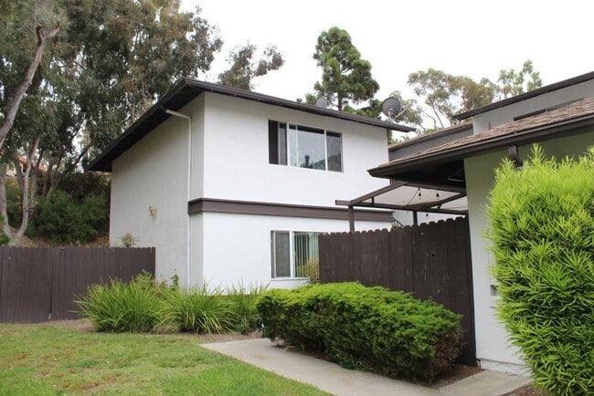 Building Photo - VIA261 Unit 3