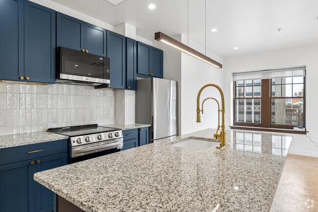 2BR, 2BA - 1,183SF - Kitchen