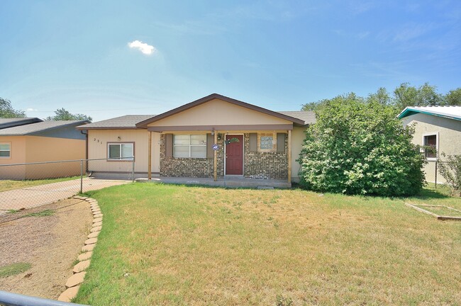 Spacious 3 Bed Home ! Cameo School District! - Spacious 3 Bed Home ! Cameo School District!