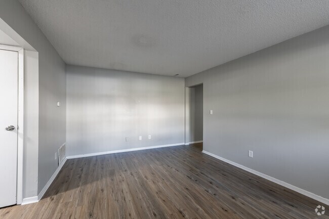 2BR, 1.5BA - 837SF - Living Room