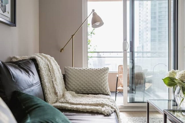 Building Photo - 95 Fort York Blvd Unit ID1345859P