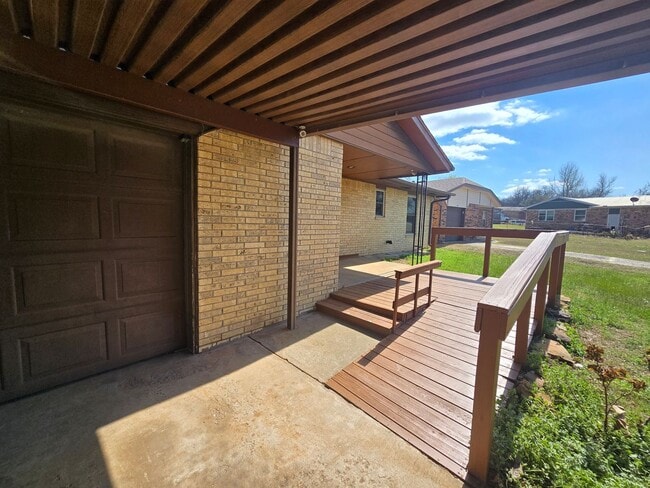 Photo - 3 Bed 1.5 Bath in Shawnee!