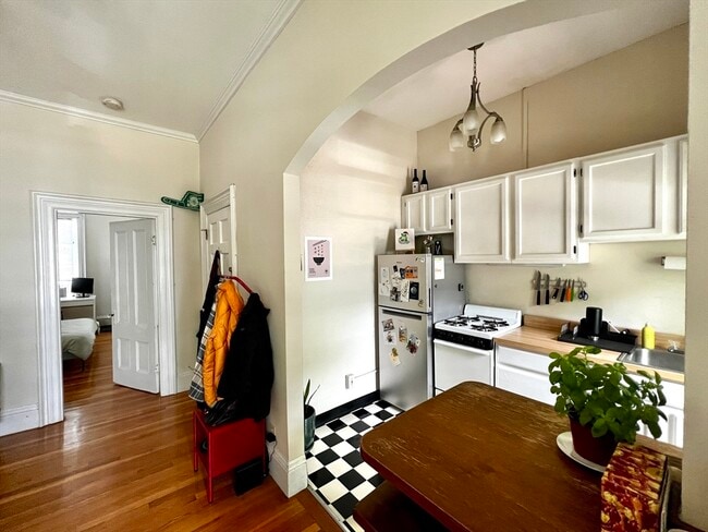 Photo - 106 Magazine St Unit 2