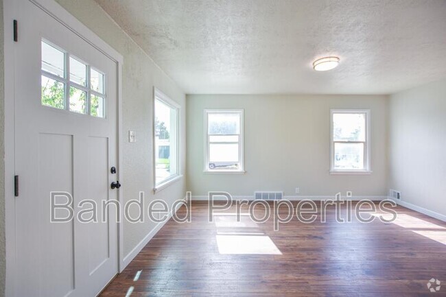Building Photo - 1514 West 700 S Rental