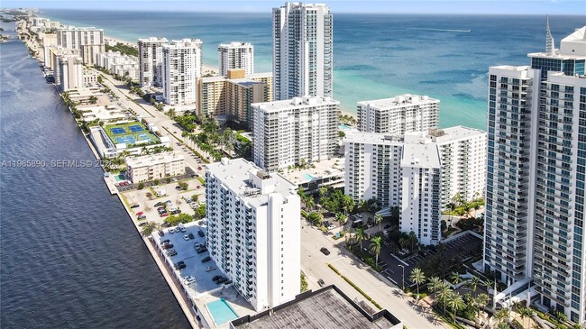 Building Photo - 3000 S Ocean Dr Unit 1110