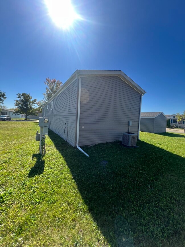 Photo - 133 Grand River Dr