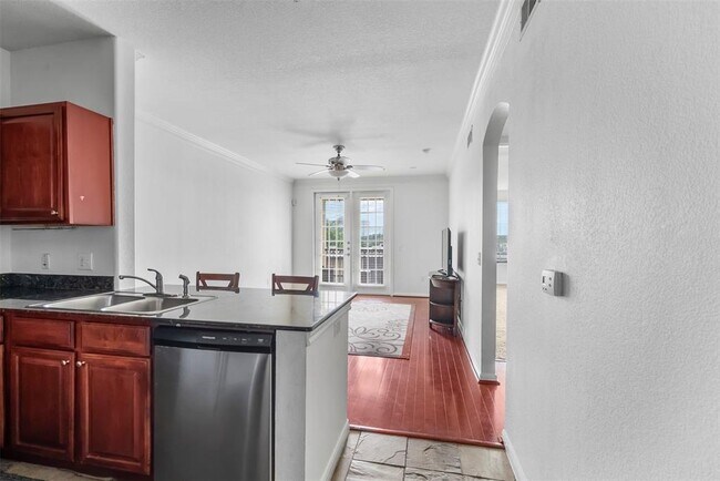 Photo - 7575 Kirby Dr Unidad 1304 Rental