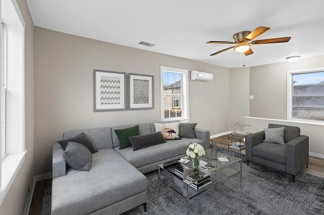 Building Photo - 5244 Leeland St Unit B