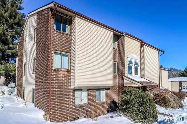 Building Photo - 7 Padanaram Rd Unit C53