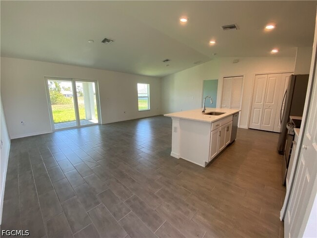 1906 Jacaranda Pkwy W